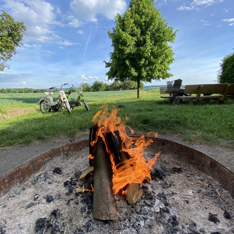 Grillen am Lagerfeuer | Mofatouren Kraichgau